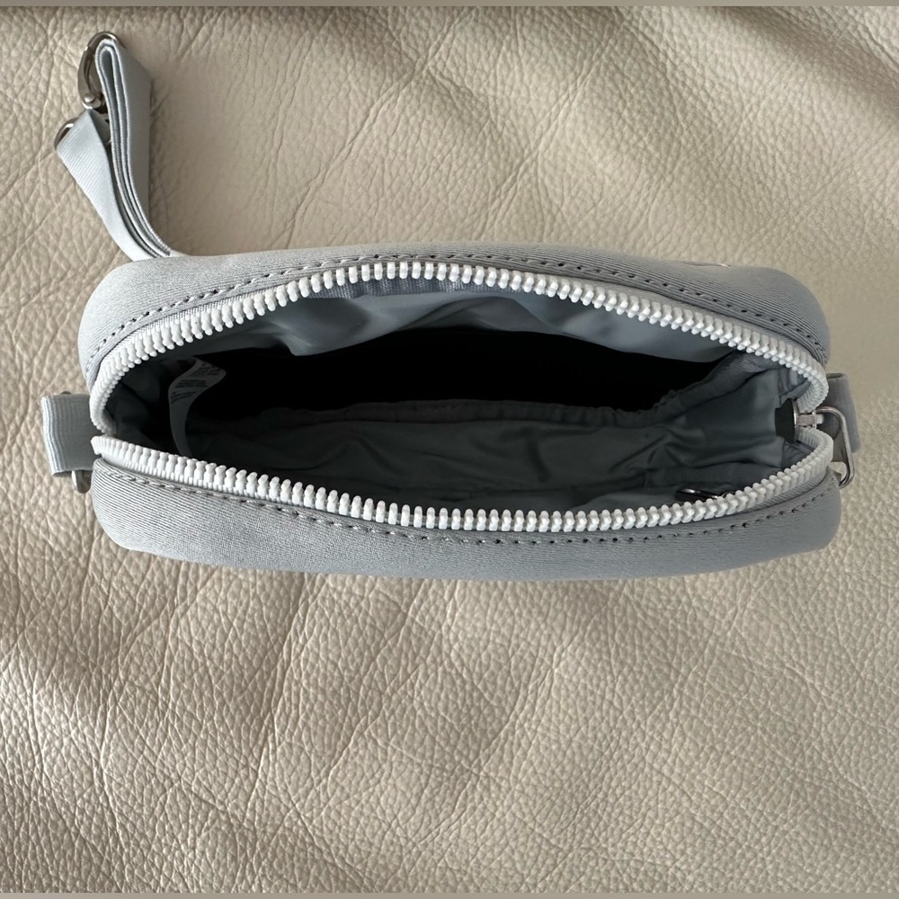 VOORAY Sidekick Moto Crossbody Bag - Picture 4 of 8